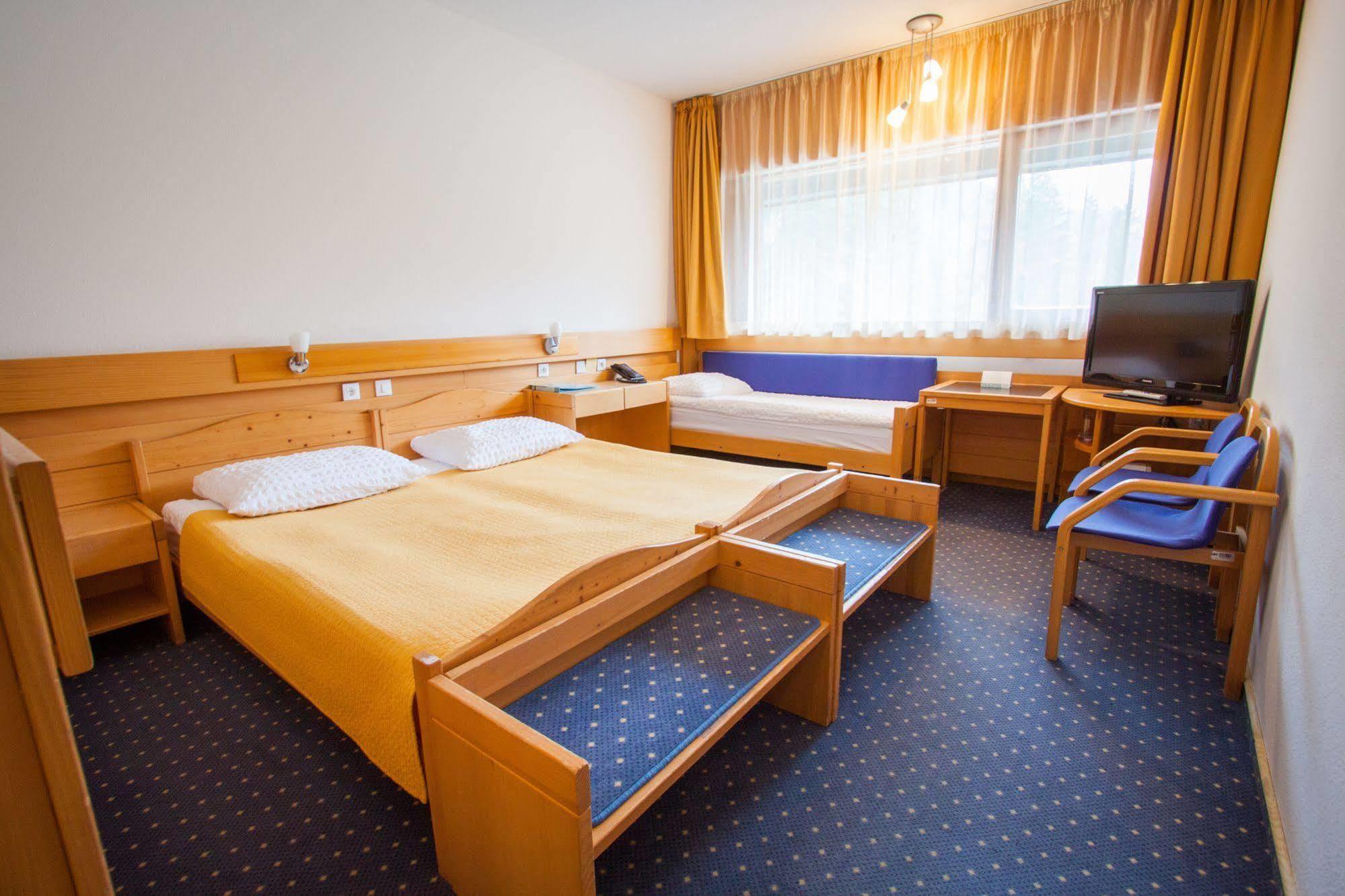 Spik Hotel